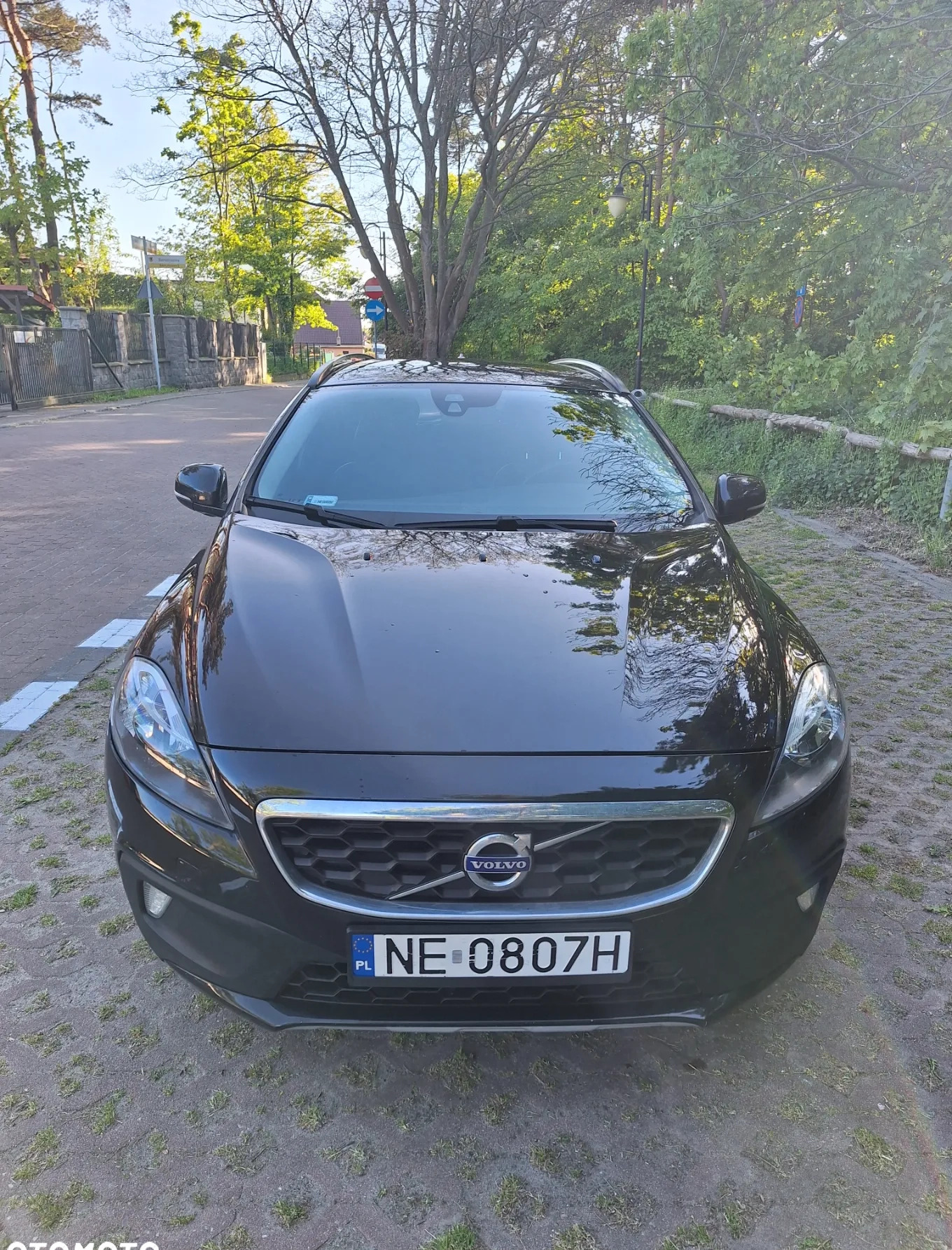 Volvo V40 cena 56900 przebieg: 132000, rok produkcji 2016 z Gdynia małe 254